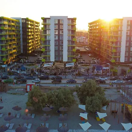 Evelyn's Spa&pool Apartment Mamaia