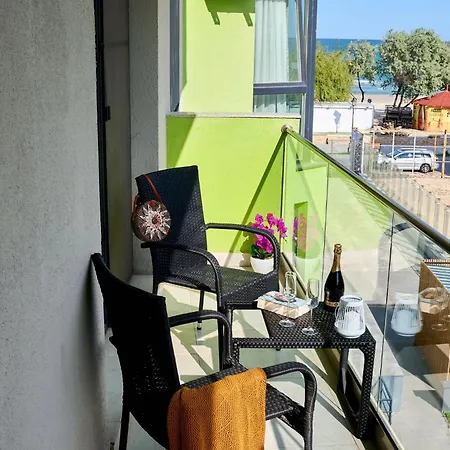 Evelyn's Spa&pool Mamaia